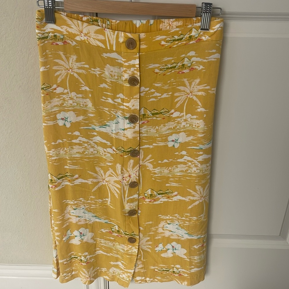 Mid length Lauren Conrad print skirt with buttons